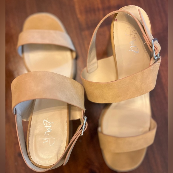 Nude Heels Size 10 - Picture 5 of 7